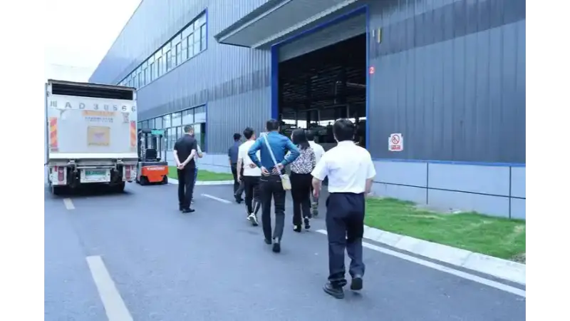 International Customer Visits HYT Packaging for an On-Site Factory Tour