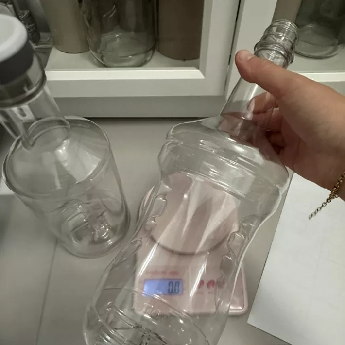 PET Round Bottles with Black Ribbed SG90 Lined Caps